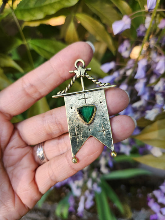 Green Tigers Eye & Ivy Leaf Starry Banner Pendant
